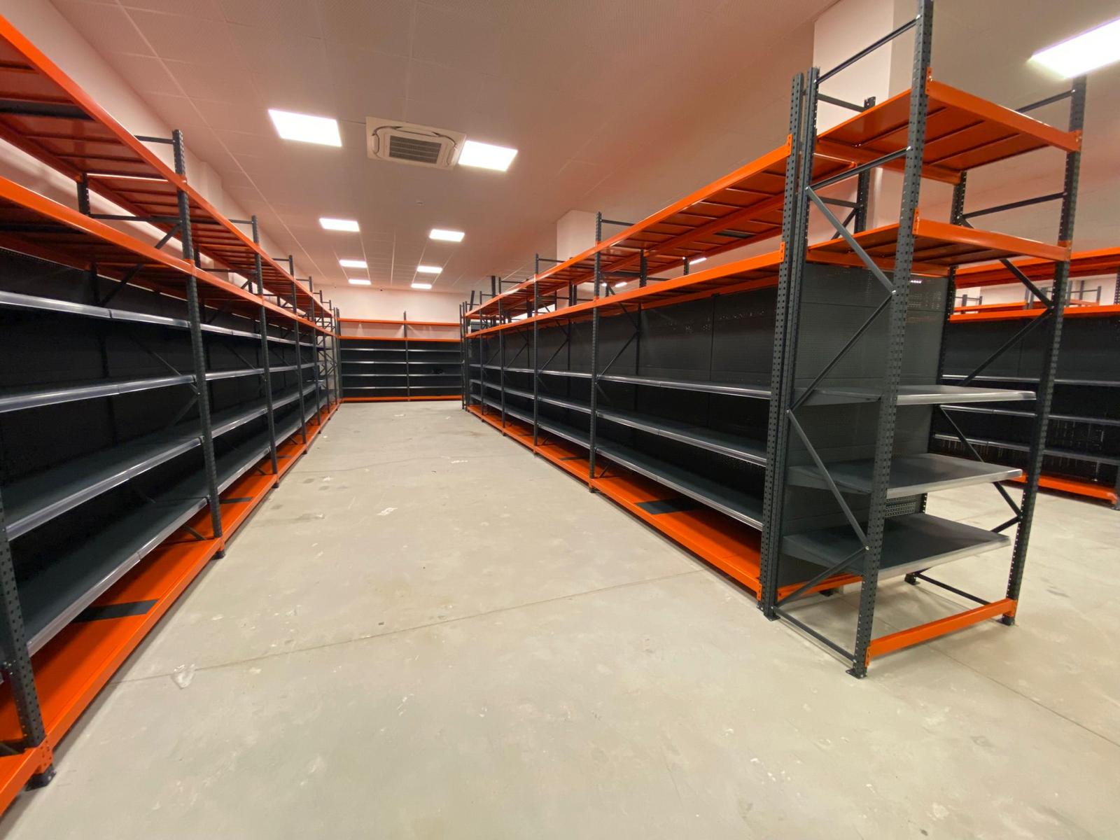 İzmit'te markette midi rack raf koridoru